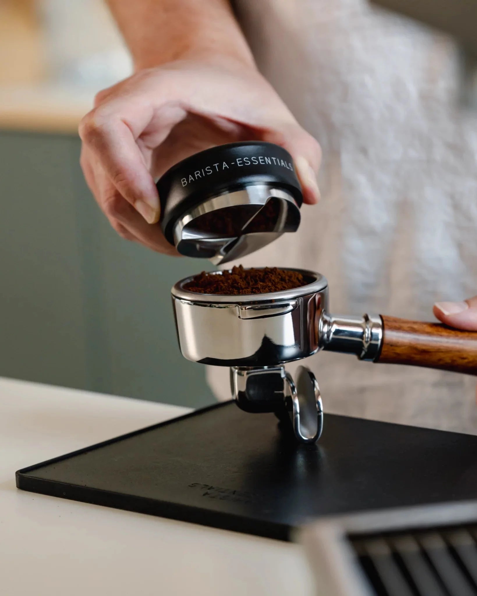 Coffee distributor