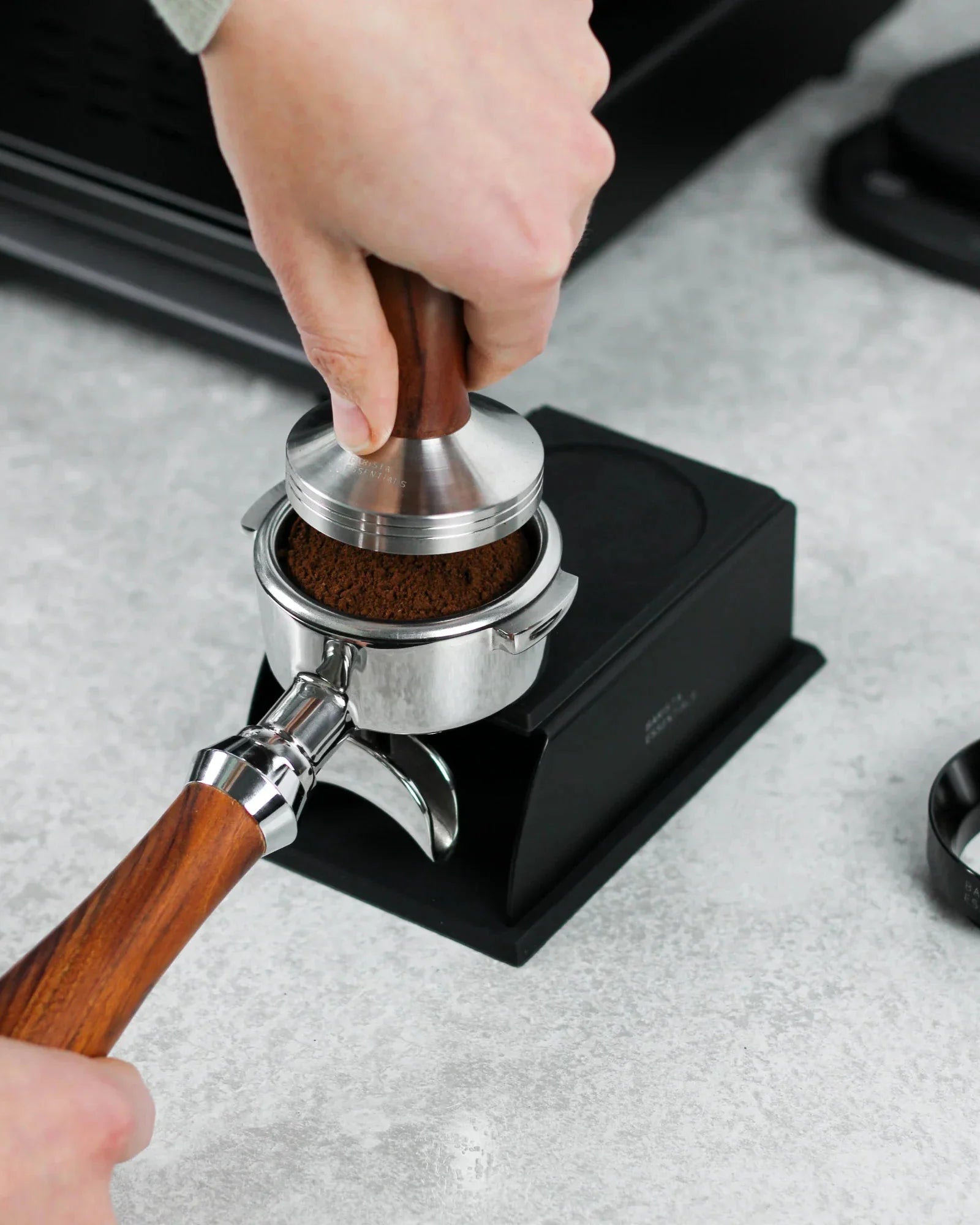 Tamping station